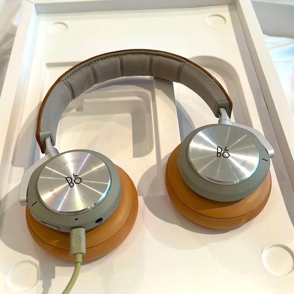 Bang & Ofulsen wireless Over Ear Headphones H9i in Excellent used condition